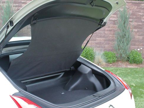 Used 2009 Nissan 370Z Touring RWD image 37