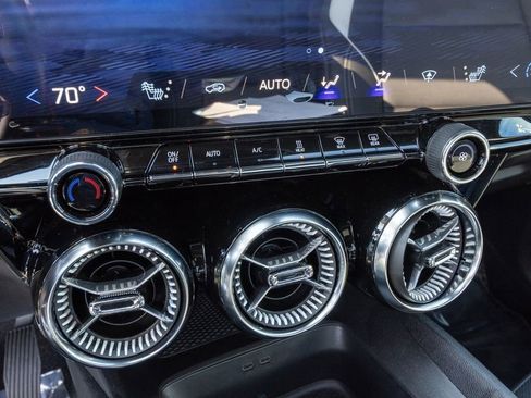 Used 2024 Chevrolet Blazer EV LT image 9