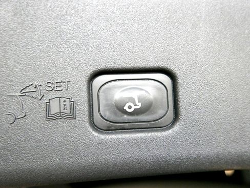 Used 2024 Lincoln Nautilus Reserve image 34