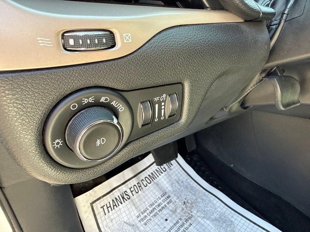 Used 2016 Jeep Cherokee Limited AWD/4WD image 22