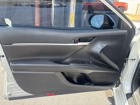 Used 2023 Toyota Camry SE FWD image 7