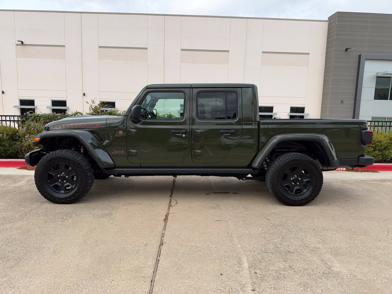 Used 2022 Jeep Gladiator Mojave w/ LED Lighting Group AWD/4WD image 5