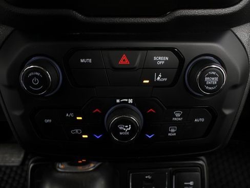 Used 2023 Jeep Renegade Trailhawk image 6