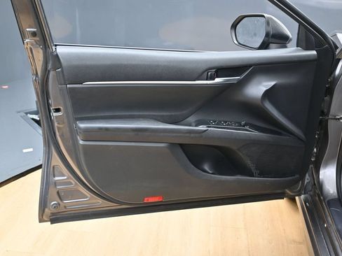 Used 2020 Toyota Camry SE FWD image 25