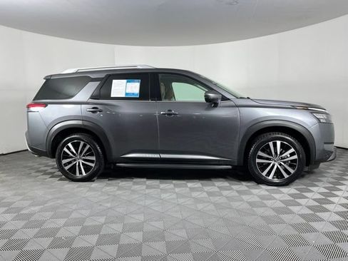 Used 2025 Nissan Pathfinder Platinum w/ Black Appearance Package FWD image 13