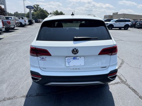 Used 2024 Volkswagen Taos SE AWD/4WD image 6