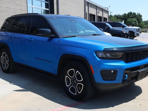 Used 2022 Jeep Grand Cherokee Trailhawk w/ Advanced Protech Group II AWD/4WD image 3