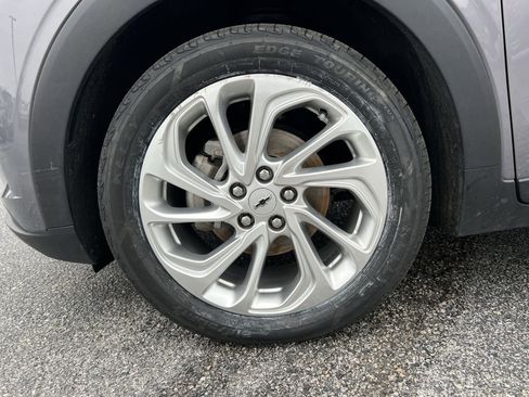 Used 2023 Chevrolet Bolt EUV LT image 12