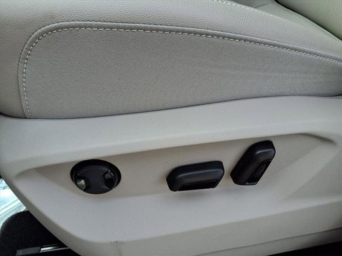 New 2026 Volkswagen Atlas SE image 10