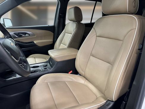 Used 2023 Chevrolet Traverse Premier FWD image 14