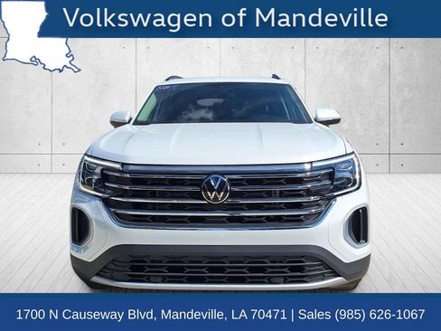 Certified 2026 Volkswagen Atlas SE FWD image 2