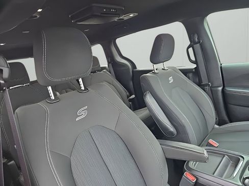 Used 2018 Chrysler Pacifica Touring Plus w/ S Appearance Package image 20