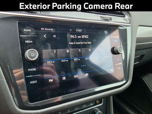 Used 2020 Volkswagen Tiguan SEL AWD/4WD image 11