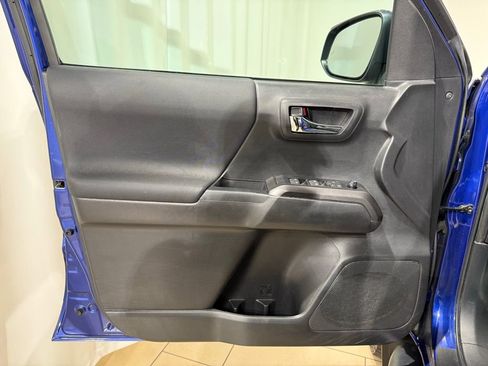 Used 2022 Toyota Tacoma TRD Off-Road w/ Technology Package image 14