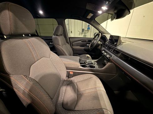 Used 2025 Honda Pilot Sport image 27