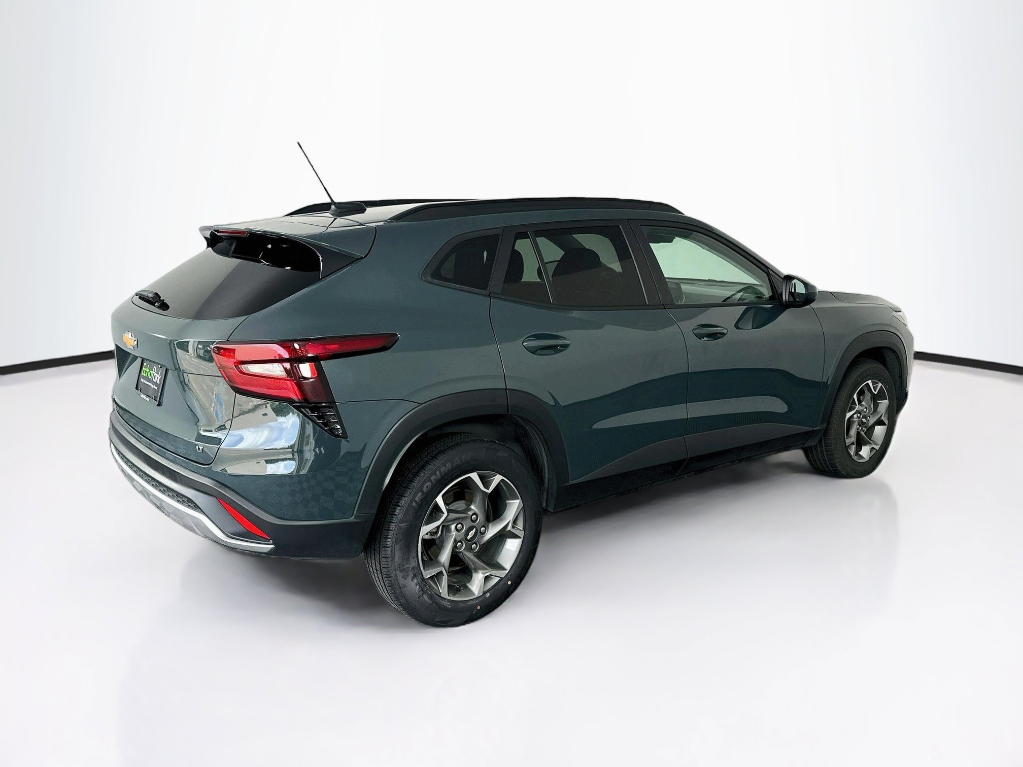 Used 2025 Chevrolet Trax LT FWD image 9
