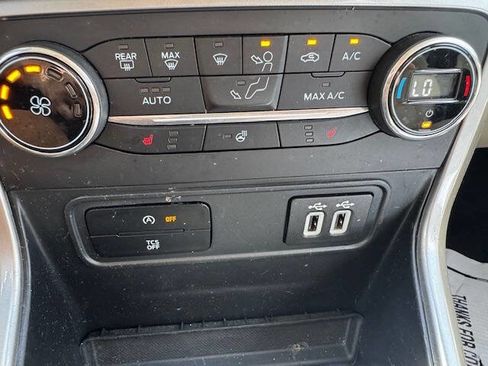 Used 2019 Ford EcoSport Titanium image 40