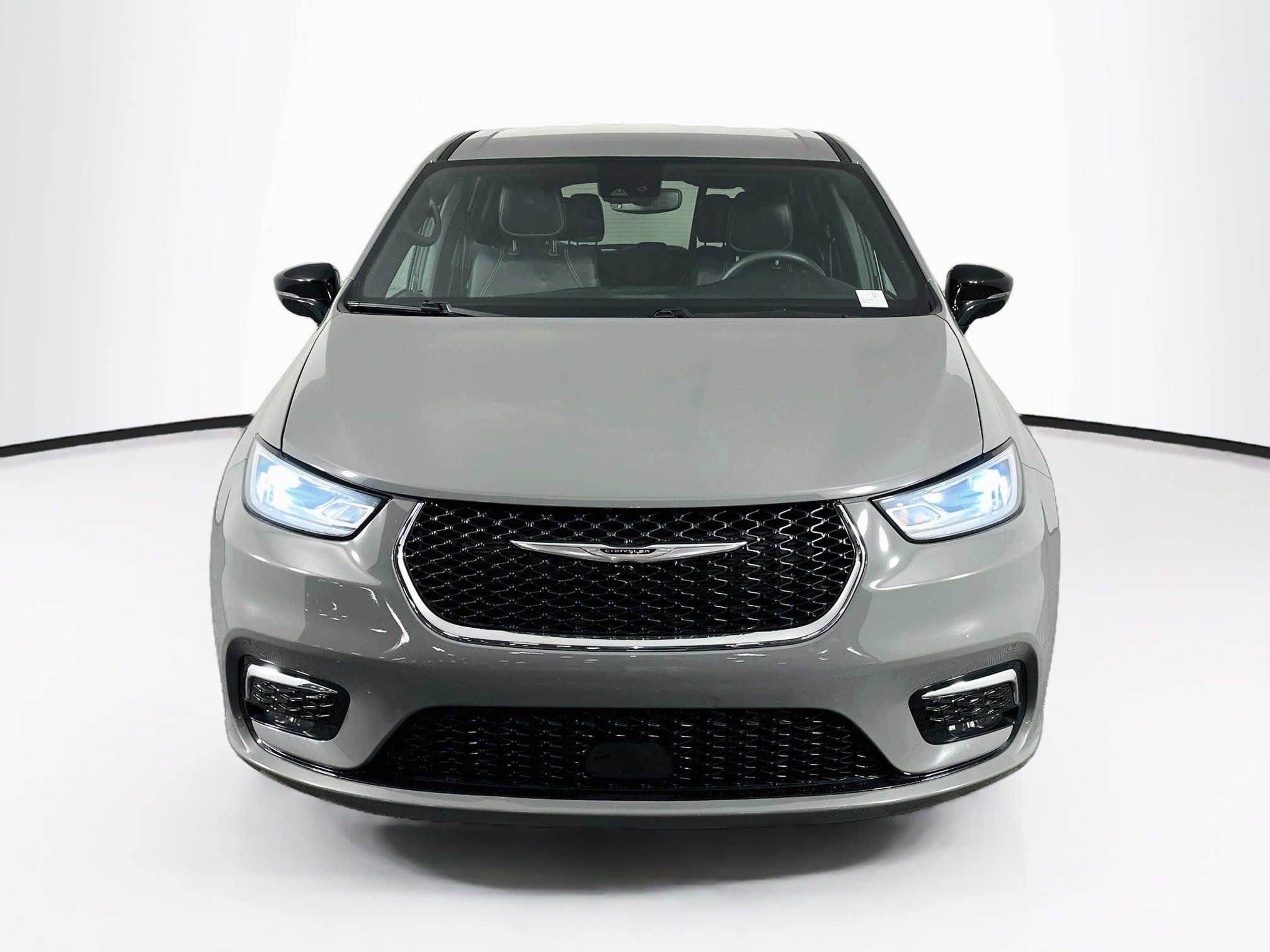 Used 2025 Chrysler Pacifica Select FWD image 2