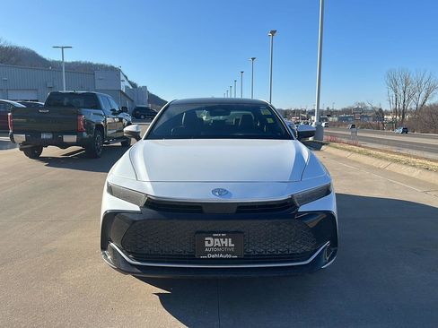 Used 2023 Toyota Crown Limited image 15