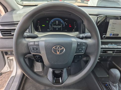 Used 2025 Toyota Camry LE FWD image 9