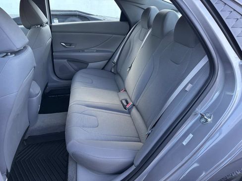 Used 2024 Hyundai Elantra SE image 12