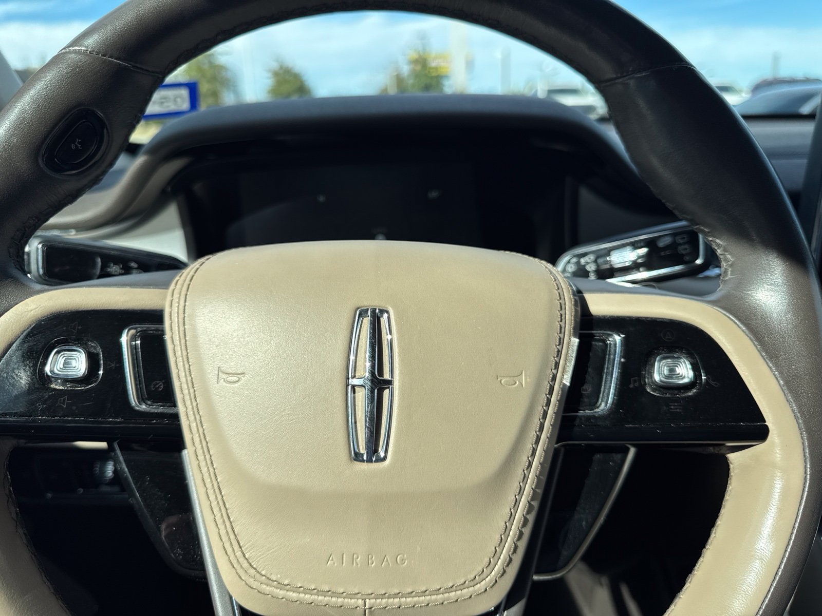 Used 2021 Lincoln Aviator 2WD w/ Elements Package image 16