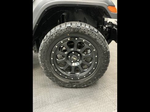 Used 2024 Jeep Gladiator Sport AWD/4WD image 40