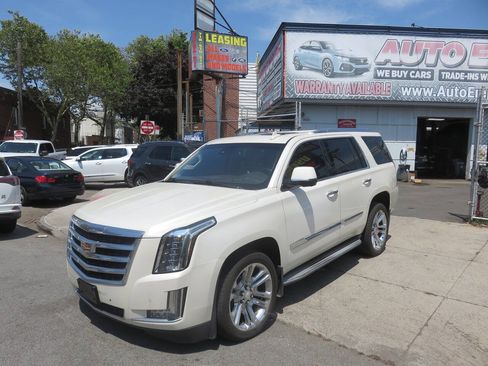 Used 2015 Cadillac Escalade Luxury AWD/4WD image 2