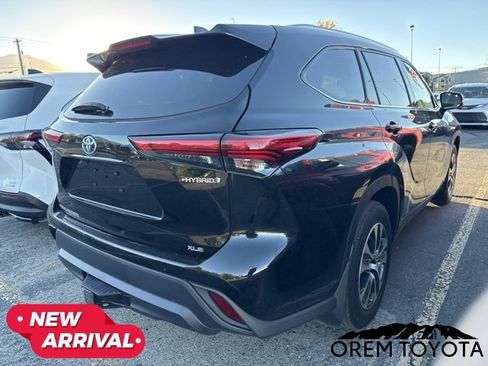 Used 2022 Toyota Highlander XLE AWD/4WD image 18