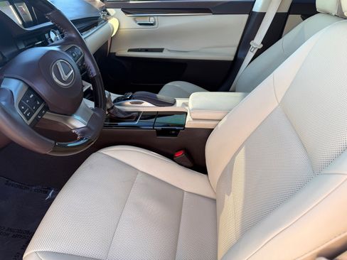 Used 2018 Lexus ES 350 w/ Navigation System Package image 11