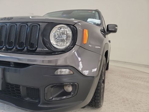 Used 2017 Jeep Renegade Altitude FWD image 9