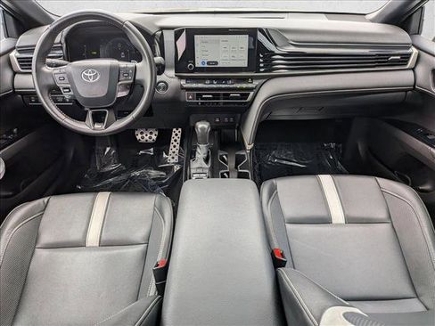 Used 2025 Toyota Camry SE image 16