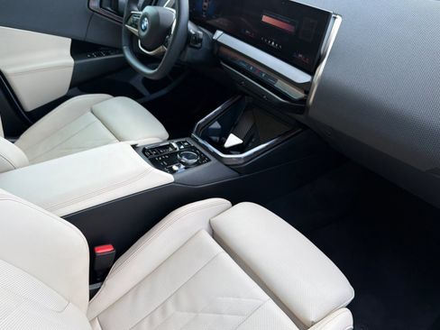 Used 2025 BMW X3 xDrive30i w/ Premium Package image 19