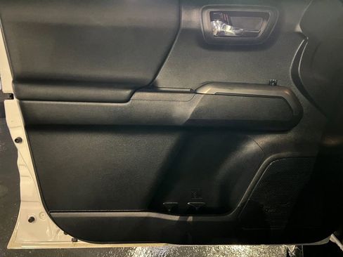 Used 2017 Toyota Tacoma SR5 image 21