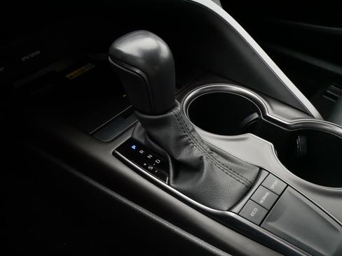 Used 2023 Toyota Camry SE w/ Cold Weather Package image 24