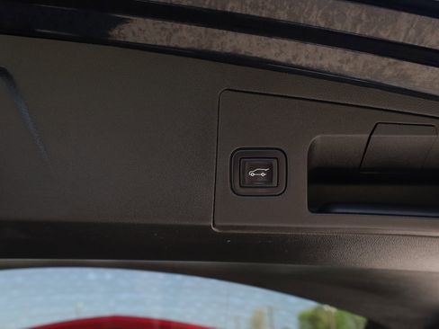 Used 2022 Cadillac XT5 Premium Luxury w/ Technology Package image 19