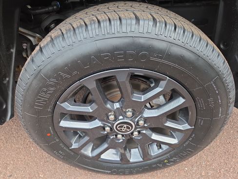 Used 2023 Toyota Tundra Platinum AWD/4WD image 11