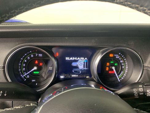 Used 2022 Jeep Wrangler Unlimited Sahara w/ Cold Weather Group image 23