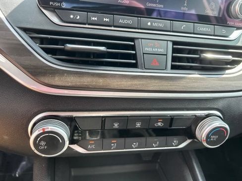 Used 2025 Nissan Altima 2.5 SV FWD image 23