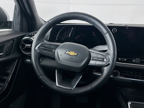 Used 2025 Chevrolet Equinox LT image 18