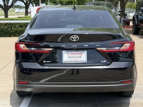 Used 2025 Toyota Camry LE FWD image 5