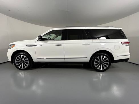 Used 2023 Lincoln Navigator L Reserve AWD/4WD image 4
