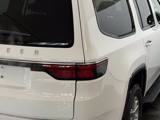 Used 2024 Jeep Wagoneer 4WD image 5