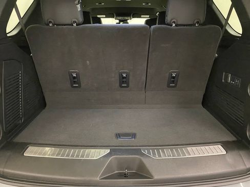 Used 2025 GMC Yukon Denali AWD/4WD image 8