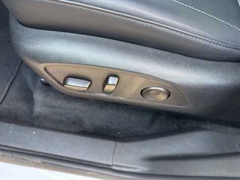 Used 2024 GMC Acadia Elevation image 8