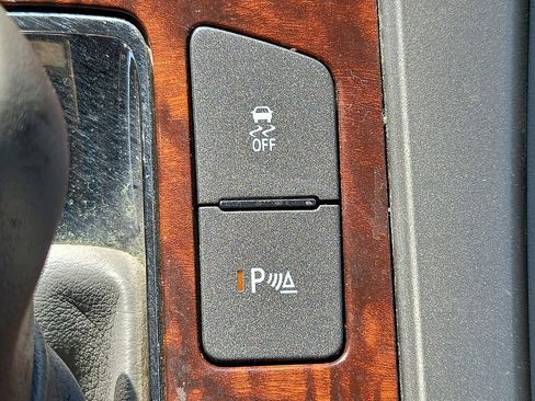 Used 2013 Buick LaCrosse Leather FWD image 24