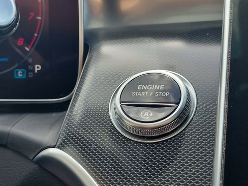 Used 2024 Mercedes-Benz GLC 300 image 30