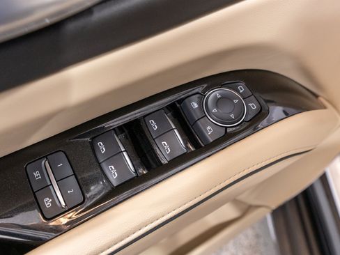 Used 2024 Cadillac Escalade Premium Luxury w/ Performance Package AWD/4WD image 15