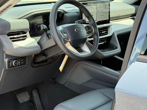 New 2026 Ford Explorer Active w/ Active Comfort Package image 6