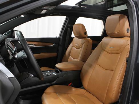 Certified 2022 Cadillac XT5 Premium Luxury image 5